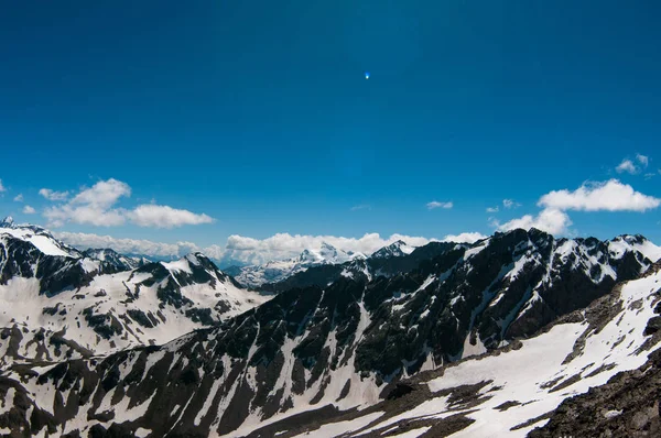 Hegycsúcsok Kaukázusi Hegyek Mellett Elbrus — Stock Fotó