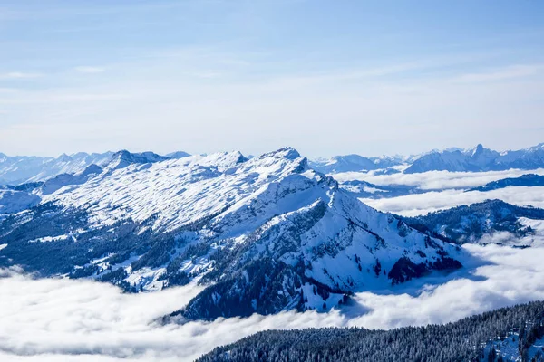 Snow covered blue mountain layers of the swiss alps. switzerland alpine snowy mountains on a sunny day, blue sky — Stock Photo, Image