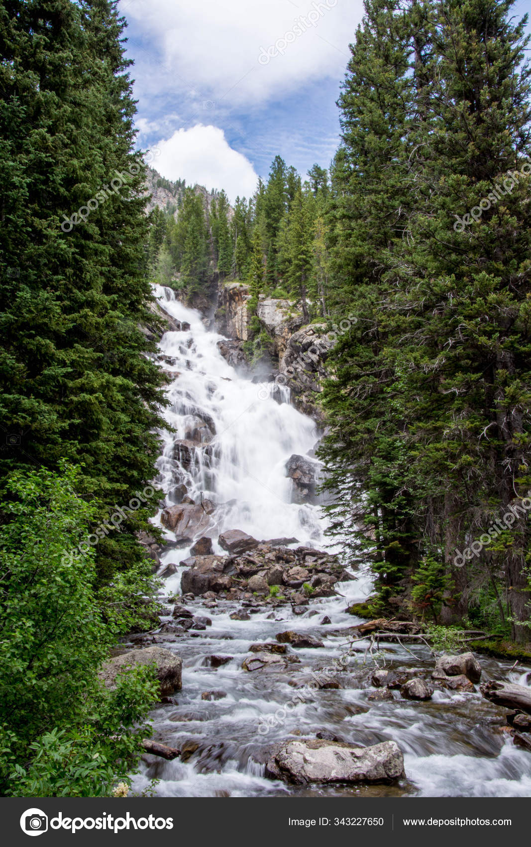 Hidden falls at jenny lake in grand teton national park — Stock