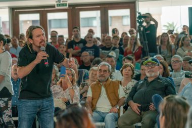 Palma de Mallorca, İspanya / 01 Kasım 2019: Podems siyasi partisinin lideri Pablo Iglesias 'ın 10 Kasım seçimleri öncesinde Palacio de Congresos' ta yaptığı konuşma