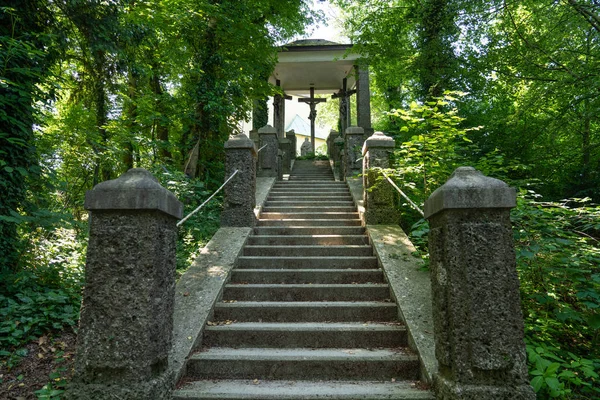 Scala Mezzo Alla Natura Che Conduce Santuario Cristiano Con Tre — Foto Stock