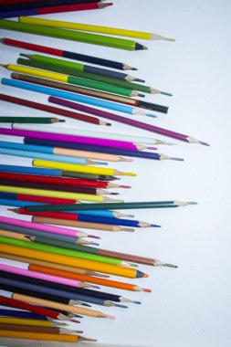 çizim için renkli kalemler