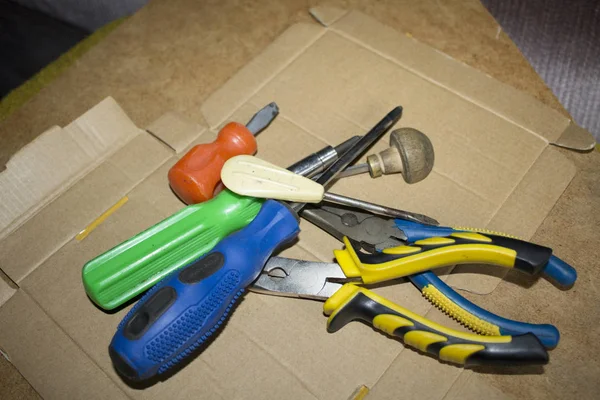 Szczypce do narzędzi i wkrętaków — Zdjęcie stockowe