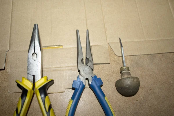 Tång verktyg och skruvmejslar — Stockfoto