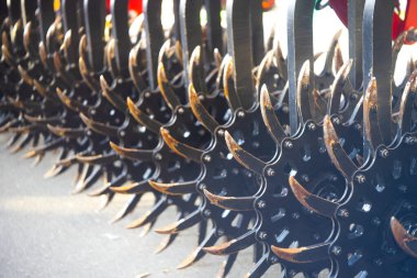 Tarım makinelerinin çeşitli bileşenleri ve mekanizmaları. Tasarım için doku arkaplanı.