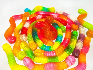 Renkli jöle, solucan şeklinde şekerler. Üst Manzara. Tatlı arkaplan