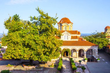 Yunanistan kilisesi, binası, bahçesi, manzarası