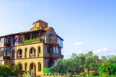 Agia Irini Manastırı, Yunanistan. Bina bahçesi panoraması