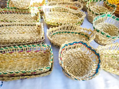 El yapımı boş hasır tabak; kase, sepet 