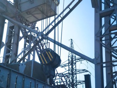 Endüstriyel. Binanın yapısı, büyük inşaatlarda çelik yapımı.