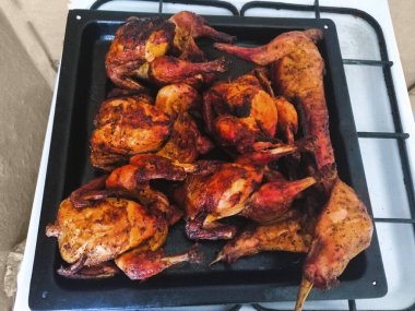 Fırında ızgara ızgara et.