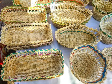 El yapımı boş hasır tabak; kase, sepet 