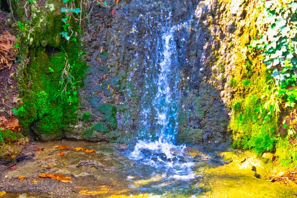希腊美丽的瀑布瀑布 飞溅的岩石 — 图库照片