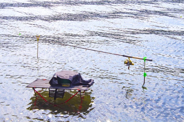 Wędkarstwo Wędziskiem Rzece Widok Miejsca Rybaka Podczas Wędkowania Wędka Wodzie — Zdjęcie stockowe