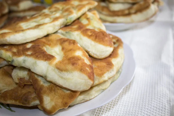Σπιτικά Μπιφτέκια Από Ζαχαροπλαστική Πατάτα Λευκό Πιάτο Ρουμανική Κουζίνα — Φωτογραφία Αρχείου