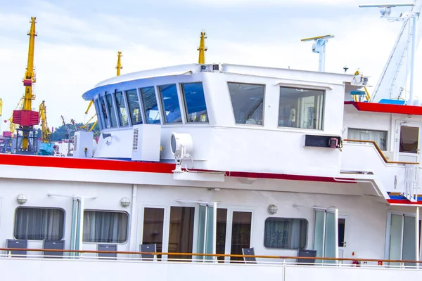 Vista Perto Enorme Navio Cruzeiro Varandas Cadeiras Uma Série Centenas — Fotografia de Stock