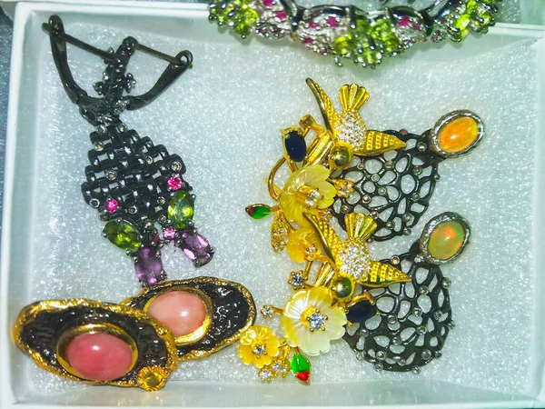Zilveren Juwelen Collectie Met Kristallen Een Doos — Stockfoto