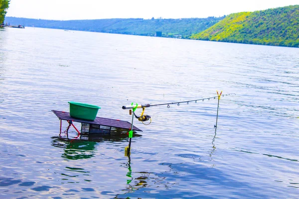 Pêche Avec Canne Pêche Alimentation Sur Rivière Vue Place Pêcheur — Photo