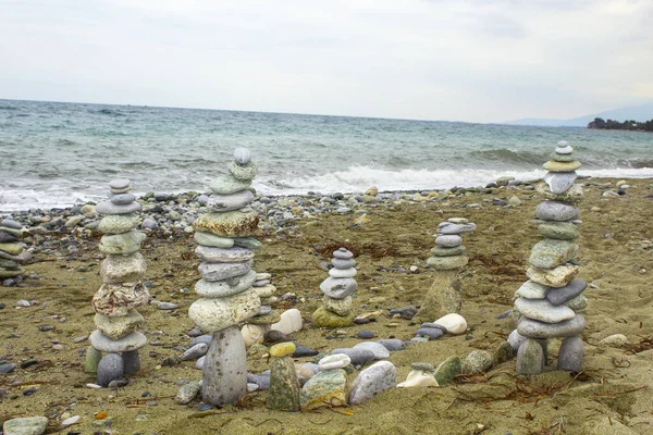 Zen Stein Auf Sand Kieselkunst Kleine Flache Steine Sorgfältig Zusammengesetzt — Stockfoto