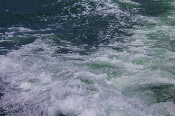 Bella Acqua Azzurra Lago Con Luce Del Sole Che Riflette — Foto Stock