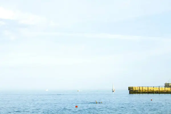 Mensen Genieten Van Wateren Van Zwarte Zee Veel Mensen Zwemmen — Stockfoto