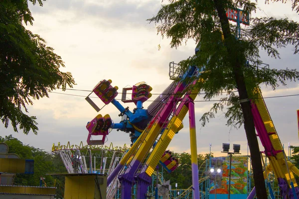 Park Swing Karneval Åtgärd Karusell — Stockfoto