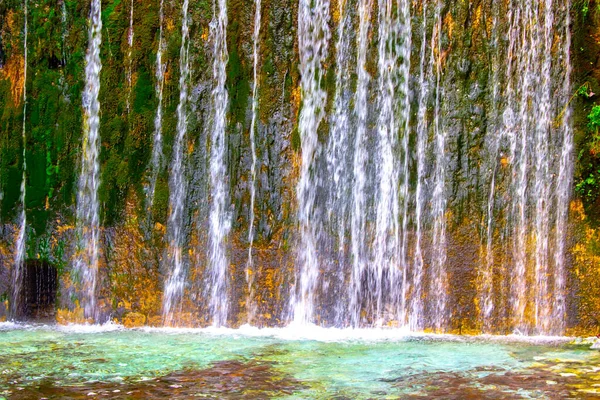 Muro Mattoni Spruzzi Acqua Cascata — Foto Stock