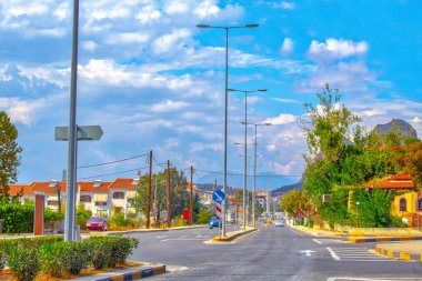 Kalamata Şehri. Yunanistan dağ kenti, yol, sokak