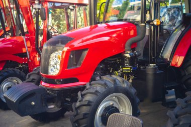 Modern tekerlekli tarım traktörü tarım endüstrisi fuarında