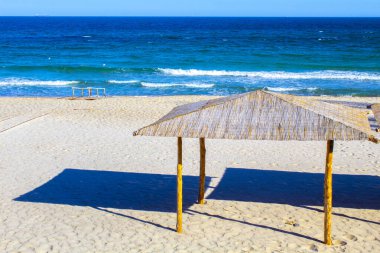 Yaz, kumsal şemsiyeleri