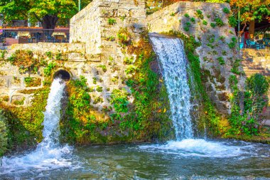 Güzel çağlayan şelale, doğal parktaki iver.. 