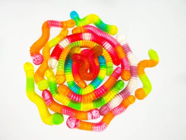 Renkli jöle, solucan şeklinde şekerler. Üst Manzara. Tatlı arkaplan