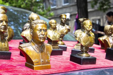 SSCB 'nin ünlü tarihi şahıs baskınları. Bir garaj satışında bir sürü eski şey.