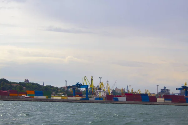 Odessa Karadeniz Deki Akşam Limanında Portallar Denize Yanaşmış Ağır Bir — Stok fotoğraf