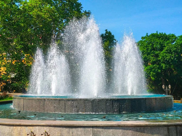 Város Szökőkút Park Víz Csobbanás — Stock Fotó