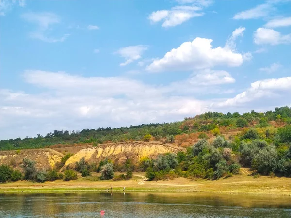 Una Splendida Giornata Sole Autunnale Riva Fiume Vasto Fiume Lago — Foto Stock