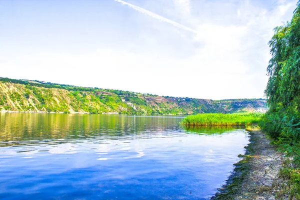 Paesaggio Con Fiume Dniester Superficie Liscia Dell Acqua Collina Terra — Foto Stock