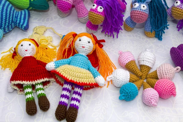 Brinquedos Feitos Fios Malha Animais Crochê Artesanais Coloridos Brinquedo Macio — Fotografia de Stock