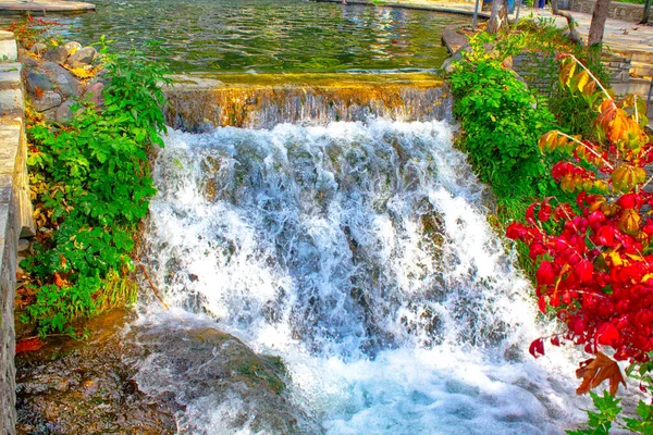 Řecko Krásný Kaskádový Vodopád Splash Skály — Stock fotografie