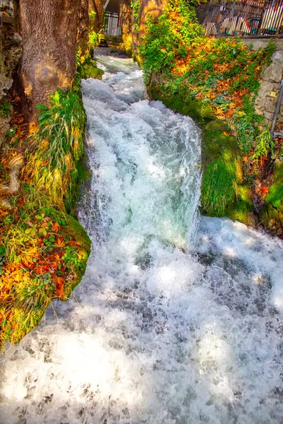 Río Montaña Cascada Salpicaduras —  Fotos de Stock