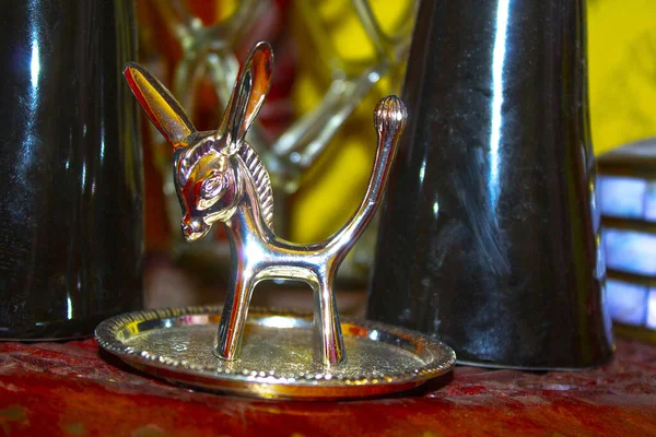Tierstatuette Silberne Eselsfigur — Stockfoto