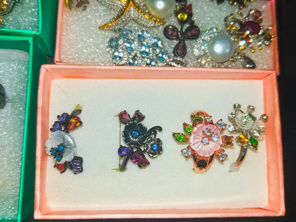 Συλλογή Ασημένιων Κοσμημάτων Κρύσταλλα Κουτί — Φωτογραφία Αρχείου