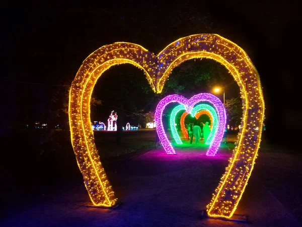 Zdobit Rozmazané Světla Oslavit Lásku Valentýna Nebo Svatbu Tmavé Noci — Stock fotografie