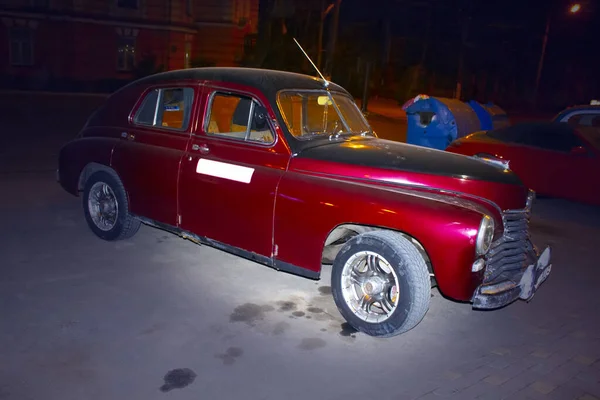 Vintage Voiture Dans Les Temps 40S Voiture Noire Dans Ville — Photo