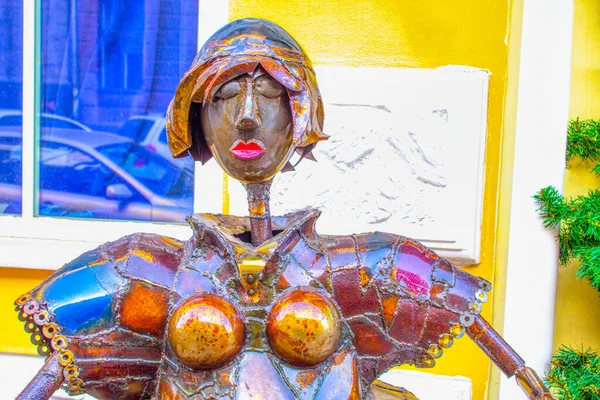 Tentoonstelling Van Vrouwelijke Bronzen Beeldhouwkunst Street Art — Stockfoto