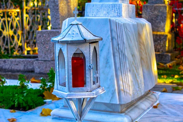 Monument Bougies Dans Cimetière — Photo