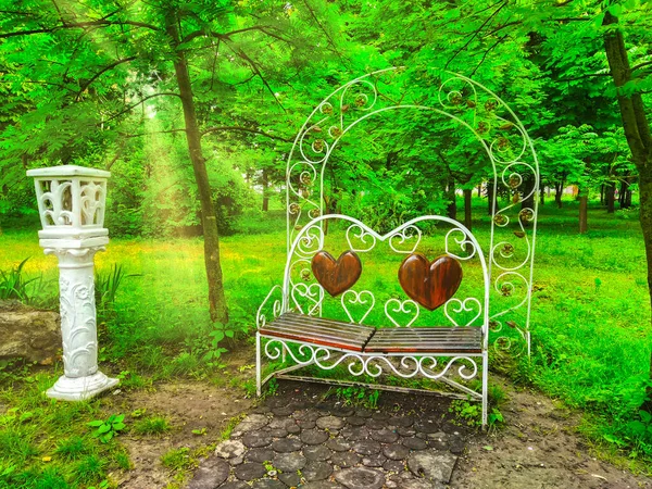 Romantisk Park Bänk Hjärta Kärlek — Stockfoto