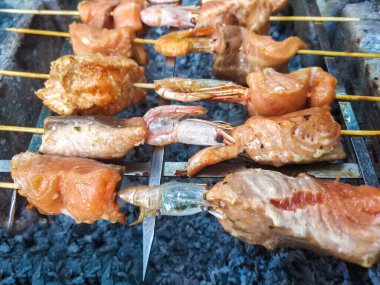 Somon balığı ve karides ızgara.