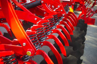 Tarım makinelerinin çeşitli bileşenleri ve mekanizmaları. Tasarım için doku arkaplanı.