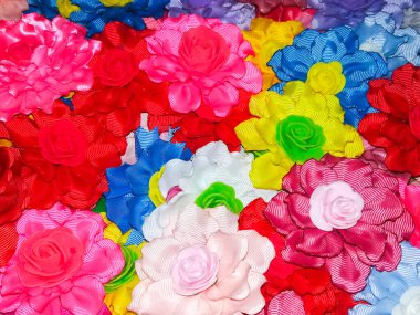 El yapımı kumaş çiçekler el işi süsleme